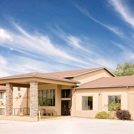 Days Inn By Wyndham Boonville Exterior photo