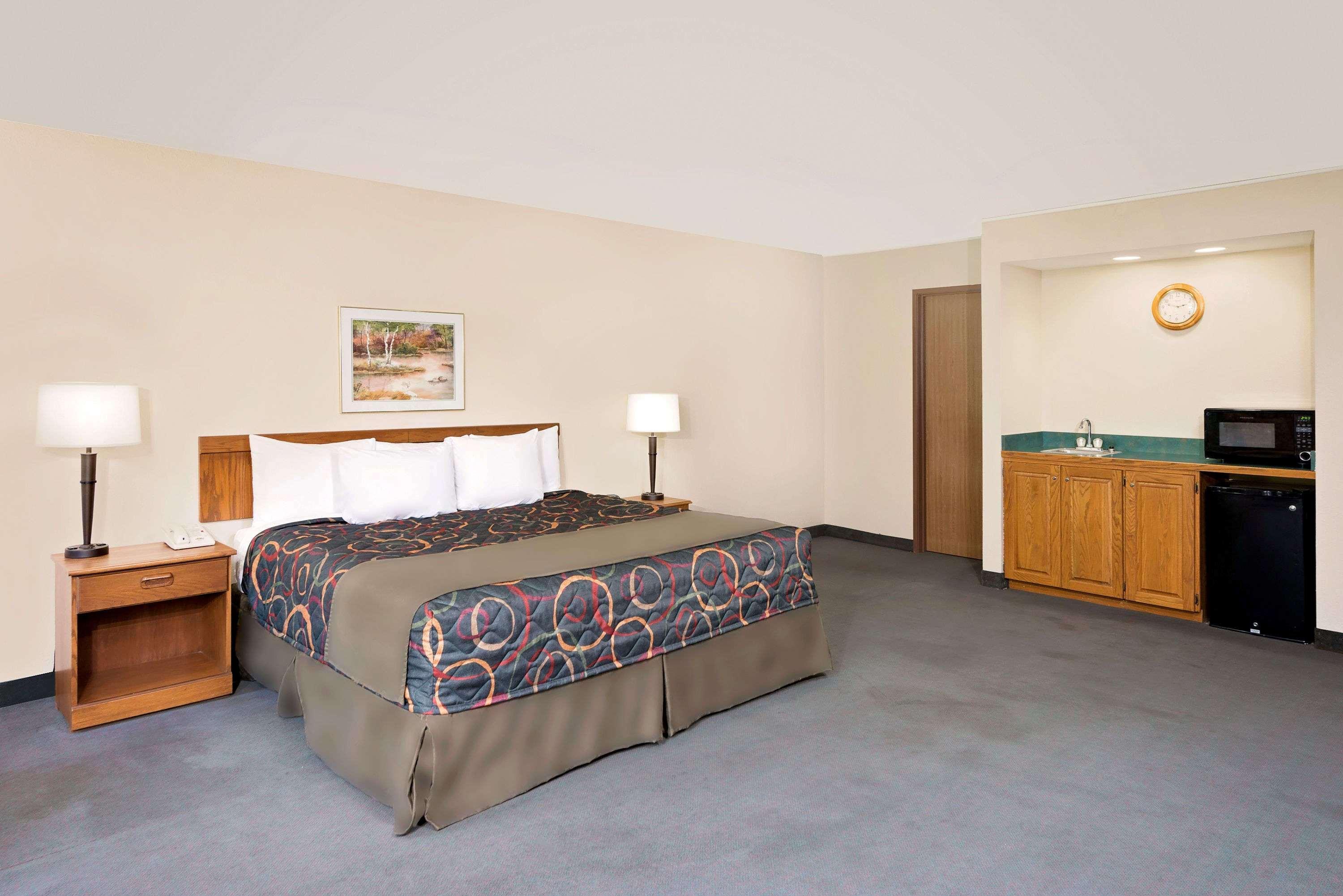 Days Inn By Wyndham Boonville Exterior photo