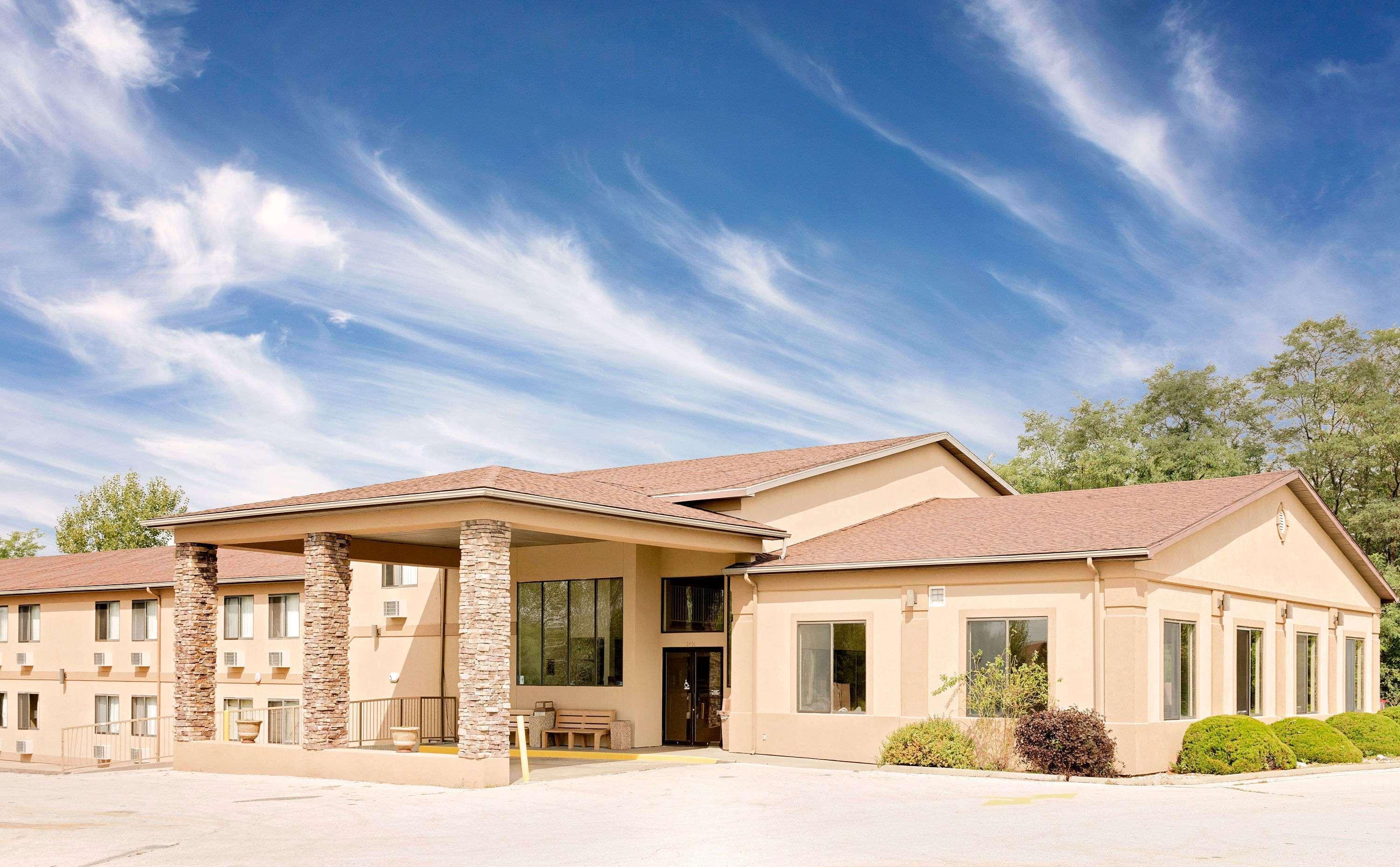 Days Inn By Wyndham Boonville Exterior photo